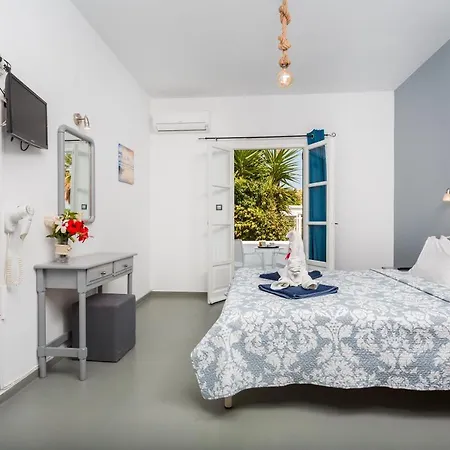 Zoumis Aparthotel Naousa (Paros)