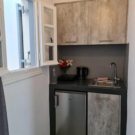 Zoumis Naousa (Paros)