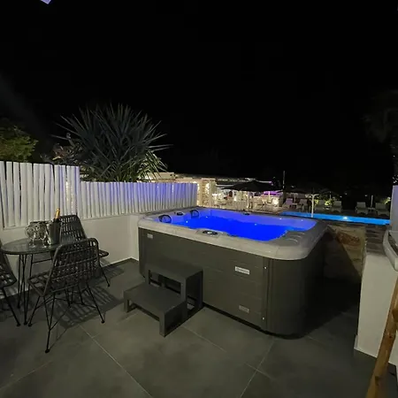 Zoumis Aparthotel Naousa (Paros)