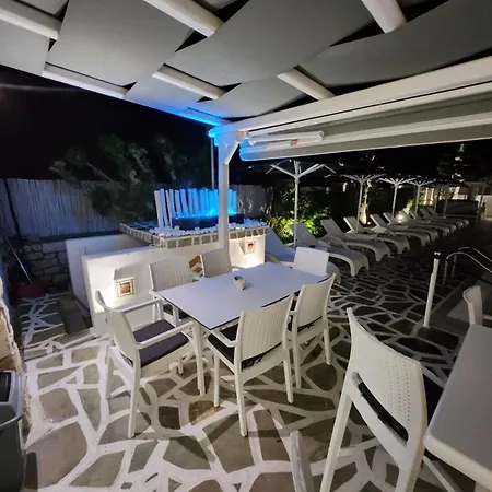 Zoumis Aparthotel Naousa (Paros)