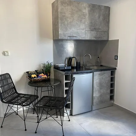 Aparthotel Zoumis 2*