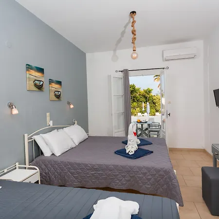 Zoumis Naousa (Paros)