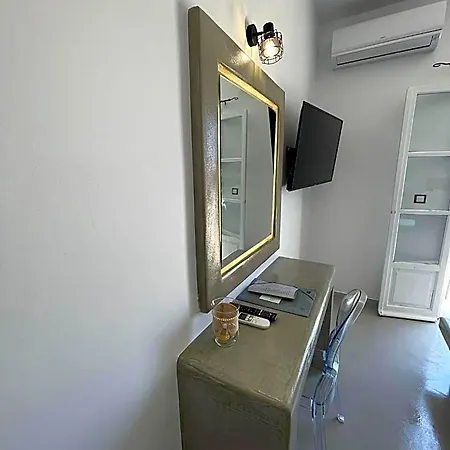 Zoumis Aparthotel Nausa