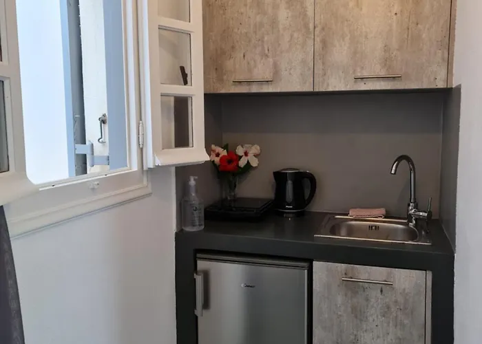 Zoumis Naousa (Paros)