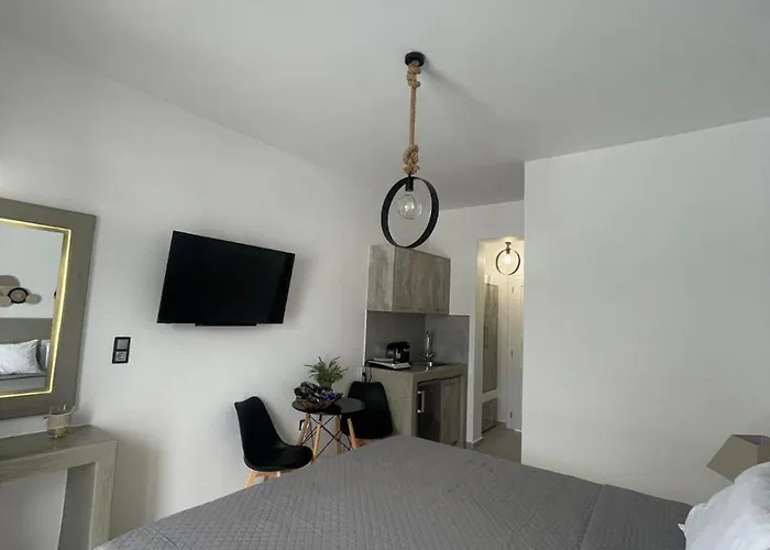 Zoumis Naousa (Paros)