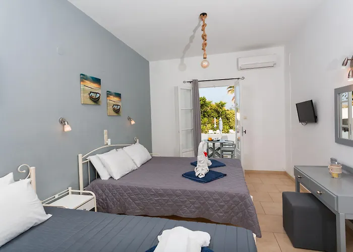 Zoumis Naousa (Paros)