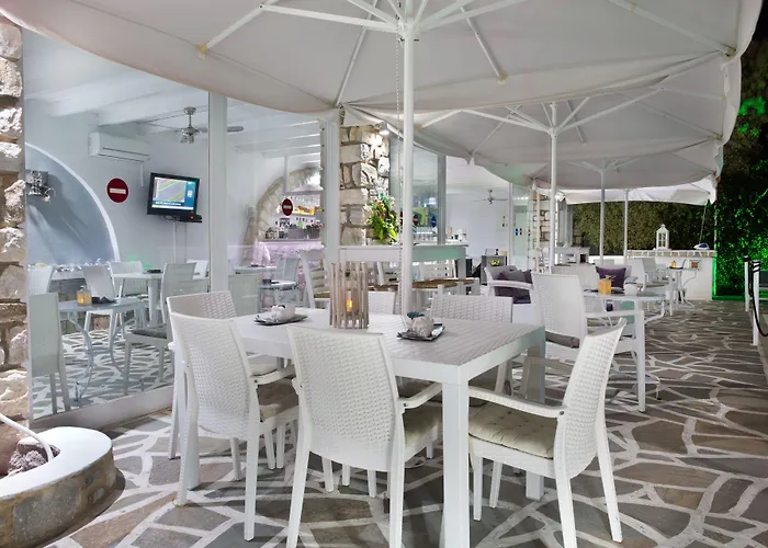 Zoumis Apartahotel Naousa (Paros)